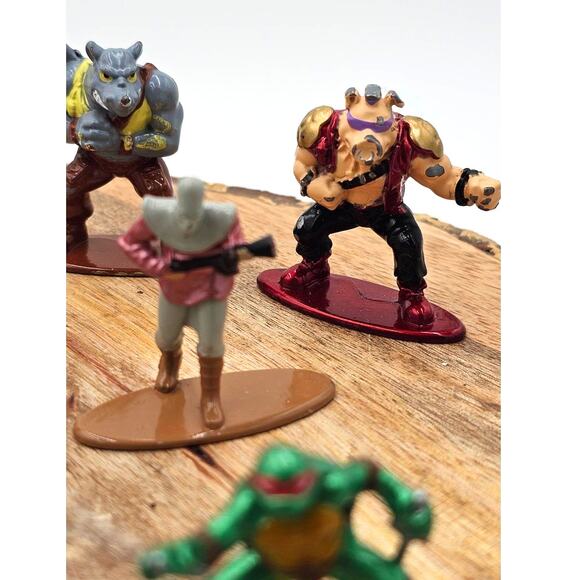 8 TMNT 1.65" 18-Pack Wave 2 Die-Cast Figures Nano Metal - Picture 3 of 9